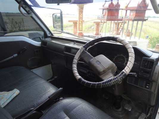 รถตู้  L 300  เครื่องเดิม ดีเซล  เครื่องดี  ไม่มีไอ สตาร์ทติดง่าย   พวงมาลัยเพาเวอร์ ประตู 2ข้าง   เอกสารพร้อมโอน