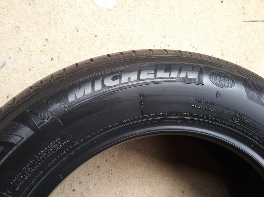 ยางMICHELIN รุ่น PRIMACY 3 ST. 215 60R16 ลงพื้นกลางปี2014 สภาพสวยมากๆ ดอกเต็มๆคุ้มจริงๆใช้อีกนานถูกมากๆๆ