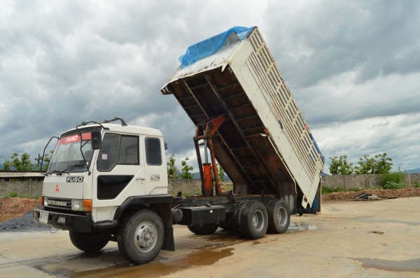 ขายรถ 10 ล้อ ดั้ม FUSO 195 แรง เพลาเดียว