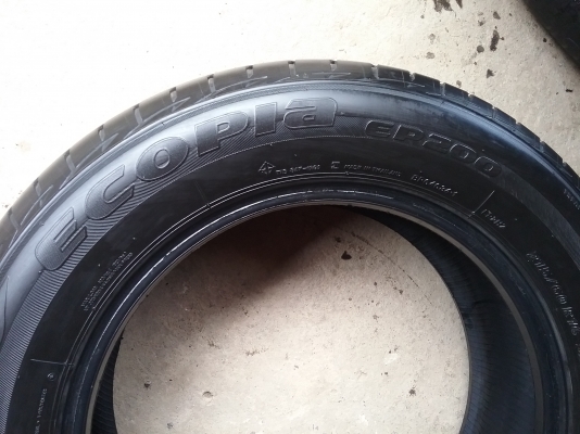 ยางBRIDGESTONE รุ่น Ecopia EP200 215  60R16 ปี2015คุ้มถูกมาก