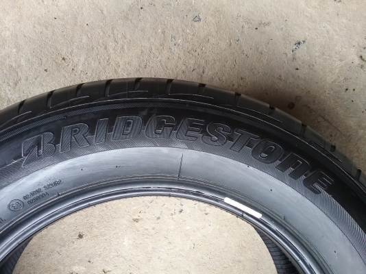 ยางBRIDGESTONE รุ่น Ecopia EP200 215  60R16 ปี2015คุ้มถูกมาก