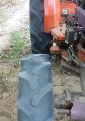 KUBOTA L4508 Di 2 เพลา รถบอดี้สวยเดิม ใช้งาน 1,940 ชม. เครื่องยนต์แรงดีสุดๆครับแห้งดีไม่มีแตกเยิ้ม อุปกรณ์มี ใบดันหน้า, ผานพรวน 6 สภาพดีพร้อมใช้งานได้เลย ระบบเกียร์เดินหน้าถอยหลังปกติดี หางยกขึ้นลงปกติดีไม่มีปัญหาครับ ช่วงล่างยางสภาพดีประมาณ 60\% พร้อมใช้ง KUBOTA L4508 Di 2 เพลา รถบอดี้สวยเดิม ใช้งาน 1,940 ชม. เครื่องยนต์แรงดีสุดๆครับแห้งดีไม่มีแตกเยิ้ม อุปกรณ์มี ใบดันหน้า, ผานพรวน 6 สภาพดีพร้อมใช้งานได้เลย ระบบเกียร์เดินหน้าถอยหลังปกติดี หางยกขึ้นลงปกติดีไม่มีปัญหาครับ ช่วงล่างยางสภาพดีประมาณ 60\% พร้อมใช้ง