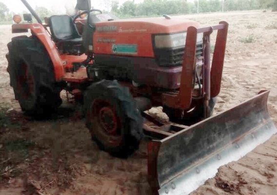 KUBOTA L4508 Di 2 เพลา รถบอดี้สวยเดิม ใช้งาน 1,940 ชม. เครื่องยนต์แรงดีสุดๆครับแห้งดีไม่มีแตกเยิ้ม อุปกรณ์มี ใบดันหน้า, ผานพรวน 6 สภาพดีพร้อมใช้งานได้เลย ระบบเกียร์เดินหน้าถอยหลังปกติดี หางยกขึ้นลงปกติดีไม่มีปัญหาครับ ช่วงล่างยางสภาพดีประมาณ 60\% พร้อมใช้ง KUBOTA L4508 Di 2 เพลา รถบอดี้สวยเดิม ใช้งาน 1,940 ชม. เครื่องยนต์แรงดีสุดๆครับแห้งดีไม่มีแตกเยิ้ม อุปกรณ์มี ใบดันหน้า, ผานพรวน 6 สภาพดีพร้อมใช้งานได้เลย ระบบเกียร์เดินหน้าถอยหลังปกติดี หางยกขึ้นลงปกติดีไม่มีปัญหาครับ ช่วงล่างยางสภาพดีประมาณ 60\% พร้อมใช้ง