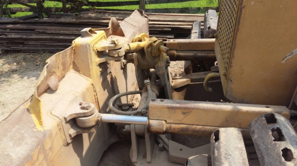 ขาย รถแทรคเตอร์ KOMATSU D31-16 ตีนเป็ด สภาพพร้อมใช้งาน เอกสารใบซื้อขาย ราคาคุยกันได้ครับ