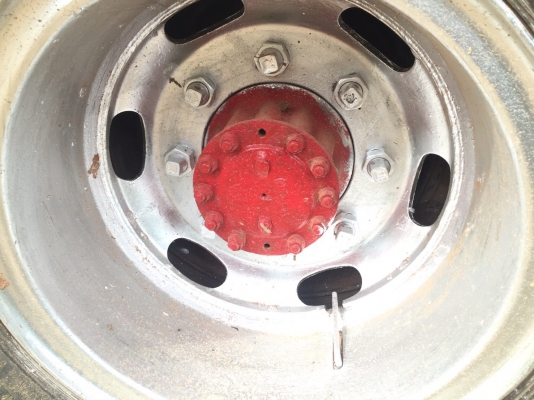 ISUZU JCM 175 HP 6BG1 สิบล้อเพลาเดียว เทรลเลอร์ท้ายลาดมีหางพับไฮดรอลิกส์ขึ้นรถเกี่ยวข้าวกับรถแบ็คโฮร PC 120 ได้เลยครับ เครื่องยนต์แน่นแรงดีไม่มีเยิ้ม หัวเก๋งร็อกกี้สวยๆลงเล่มครบ ภายในเก๋งคอนโซลสวยครบ พวงมาลัยเพาเวอร์ ระบบเบรคทริ๊ปฟี้ครบ ช่วงล่างคัชซีไม่แต