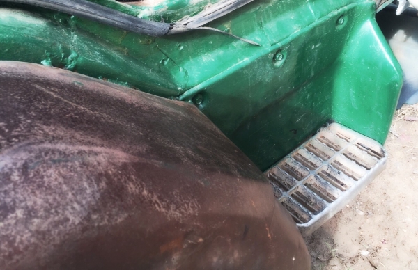 ISUZU JCM 175 HP 6BG1 สิบล้อเพลาเดียว เทรลเลอร์ท้ายลาดมีหางพับไฮดรอลิกส์ขึ้นรถเกี่ยวข้าวกับรถแบ็คโฮร PC 120 ได้เลยครับ เครื่องยนต์แน่นแรงดีไม่มีเยิ้ม หัวเก๋งร็อกกี้สวยๆลงเล่มครบ ภายในเก๋งคอนโซลสวยครบ พวงมาลัยเพาเวอร์ ระบบเบรคทริ๊ปฟี้ครบ ช่วงล่างคัชซีไม่แต