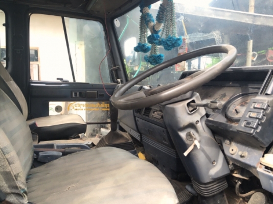 ISUZU JCM 175 HP 6BG1 สิบล้อเพลาเดียว เทรลเลอร์ท้ายลาดมีหางพับไฮดรอลิกส์ขึ้นรถเกี่ยวข้าวกับรถแบ็คโฮร PC 120 ได้เลยครับ เครื่องยนต์แน่นแรงดีไม่มีเยิ้ม หัวเก๋งร็อกกี้สวยๆลงเล่มครบ ภายในเก๋งคอนโซลสวยครบ พวงมาลัยเพาเวอร์ ระบบเบรคทริ๊ปฟี้ครบ ช่วงล่างคัชซีไม่แต