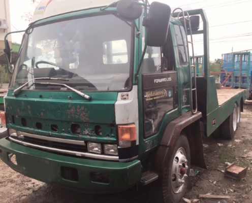 ISUZU JCM 175 HP 6BG1 สิบล้อเพลาเดียว เทรลเลอร์ท้ายลาดมีหางพับไฮดรอลิกส์ขึ้นรถเกี่ยวข้าวกับรถแบ็คโฮร PC 120 ได้เลยครับ เครื่องยนต์แน่นแรงดีไม่มีเยิ้ม หัวเก๋งร็อกกี้สวยๆลงเล่มครบ ภายในเก๋งคอนโซลสวยครบ พวงมาลัยเพาเวอร์ ระบบเบรคทริ๊ปฟี้ครบ ช่วงล่างคัชซีไม่แต