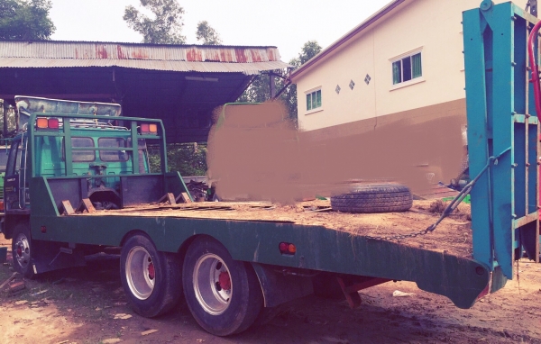 ISUZU JCM 175 HP 6BG1 สิบล้อเพลาเดียว เทรลเลอร์ท้ายลาดมีหางพับไฮดรอลิกส์ขึ้นรถเกี่ยวข้าวกับรถแบ็คโฮร PC 120 ได้เลยครับ เครื่องยนต์แน่นแรงดีไม่มีเยิ้ม หัวเก๋งร็อกกี้สวยๆลงเล่มครบ ภายในเก๋งคอนโซลสวยครบ พวงมาลัยเพาเวอร์ ระบบเบรคทริ๊ปฟี้ครบ ช่วงล่างคัชซีไม่แต