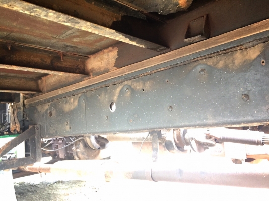 ISUZU JCM 175 HP 6BG1 สิบล้อเพลาเดียว เทรลเลอร์ท้ายลาดมีหางพับไฮดรอลิกส์ขึ้นรถเกี่ยวข้าวกับรถแบ็คโฮร PC 120 ได้เลยครับ เครื่องยนต์แน่นแรงดีไม่มีเยิ้ม หัวเก๋งร็อกกี้สวยๆลงเล่มครบ ภายในเก๋งคอนโซลสวยครบ พวงมาลัยเพาเวอร์ ระบบเบรคทริ๊ปฟี้ครบ ช่วงล่างคัชซีไม่แต