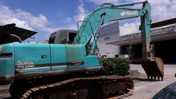 Sk200ราคา1,650,000บาท ติดต่อสุขุม0872836792