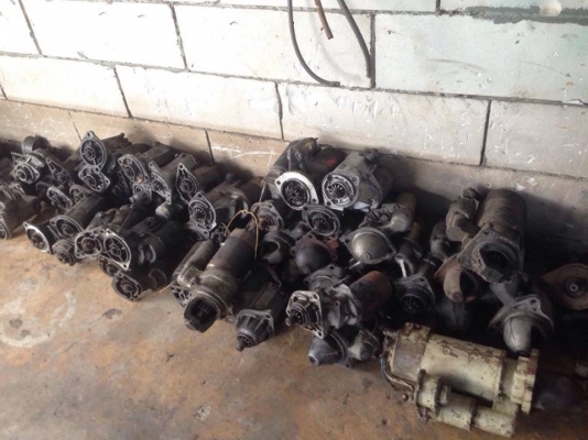 ขายไดร์หลายยี่ห้อครับ มีทั้ง6ล้อ ปิ๊กอัฟ 10ล้อ มาเลือกดูครับ เอามาเทียบดูไม่รู้ว่ายี่ห้อไหนมั้ง ลูกเล็ก 1000 ลูกใหญ่ 1800 ปั๊มไฮโดรลิคมีหลายขนาดลูกล่ะ 1000-1500