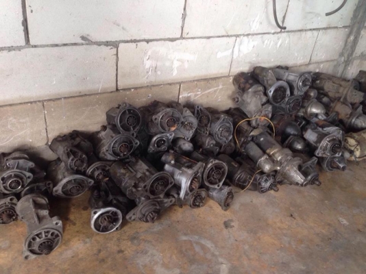 ขายไดร์หลายยี่ห้อครับ มีทั้ง6ล้อ ปิ๊กอัฟ 10ล้อ มาเลือกดูครับ เอามาเทียบดูไม่รู้ว่ายี่ห้อไหนมั้ง ลูกเล็ก 1000 ลูกใหญ่ 1800 ปั๊มไฮโดรลิคมีหลายขนาดลูกล่ะ 1000-1500