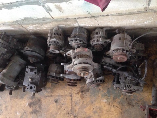 ขายไดร์หลายยี่ห้อครับ มีทั้ง6ล้อ ปิ๊กอัฟ 10ล้อ มาเลือกดูครับ เอามาเทียบดูไม่รู้ว่ายี่ห้อไหนมั้ง ลูกเล็ก 1000 ลูกใหญ่ 1800 ปั๊มไฮโดรลิคมีหลายขนาดลูกล่ะ 1000-1500