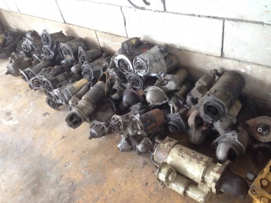 ขายไดร์หลายยี่ห้อครับ มีทั้ง6ล้อ ปิ๊กอัฟ 10ล้อ มาเลือกดูครับ เอามาเทียบดูไม่รู้ว่ายี่ห้อไหนมั้ง ลูกเล็ก 1000 ลูกใหญ่ 1800 ปั๊มไฮโดรลิคมีหลายขนาดลูกล่ะ 1000-1500