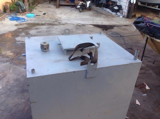 ขายถังเหล็กของใหม่ยังไม่ได้ใส่อะไรครับ ขนาดกว้าง100ซ.ม สูง1.5ซ.ม ยาว120ซ.ม มีขาตั้งพร้อมเอาไปทำประโยชน์ได้หลายอย่าง ตอนทำลูกล่ะ15000 แต่ขาย 5500บาทครับ