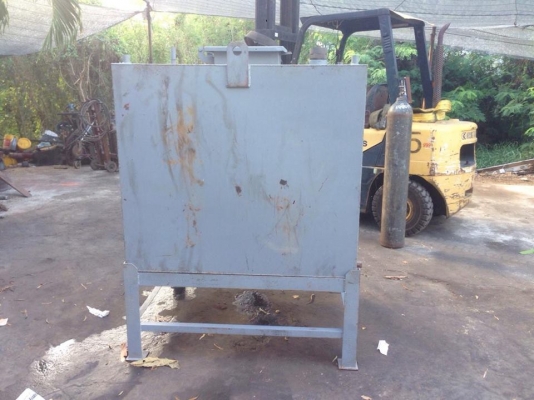 ขายถังเหล็กของใหม่ยังไม่ได้ใส่อะไรครับ ขนาดกว้าง100ซ.ม สูง1.5ซ.ม ยาว120ซ.ม มีขาตั้งพร้อมเอาไปทำประโยชน์ได้หลายอย่าง ตอนทำลูกล่ะ15000 แต่ขาย 5500บาทครับ