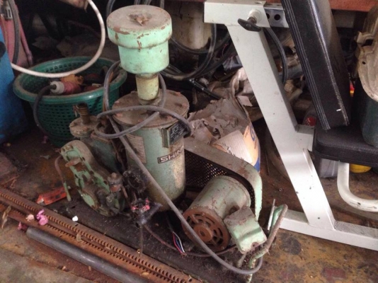 ขายปั๊มพร้อมมอเตอร์เอาไว้ดูดน้ำมัน ขาย 2500 บาท