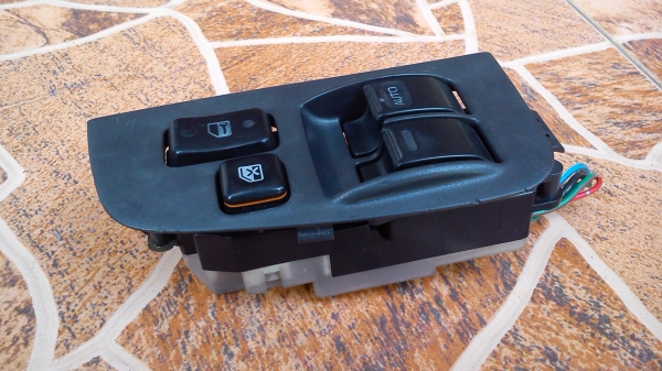 สวิตช์กระจกข้างขวา Toyota Levin,TRUENO ปี1995-1997