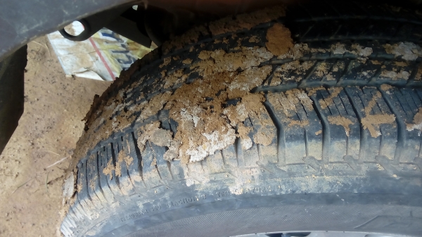 ขายยางขอบ17ครับใส่ มาสด้าโปร ยางมากับรถ