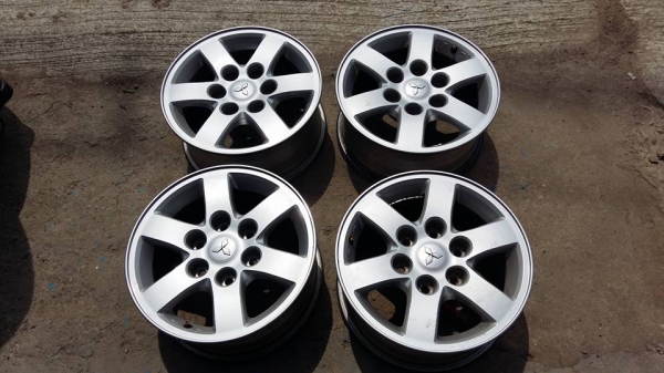 ขายล้อแม็ก pajero 16" สภาพสวย สนใจติดต่อ ตาเล็ก ล้อและยางครับ 081-3747940 ขายล้อแม็ก pajero 16" สภาพสวย สนใจติดต่อ ตาเล็ก ล้อและยางครับ 081-3747940