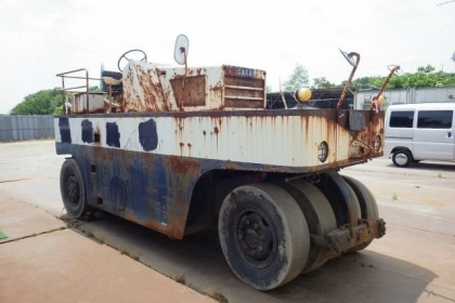 เปิดรับจอง สินค้ากำลังเดินทาง (จองก่อนถึงเมืองไทยราคาพิเศษสุดๆแน่นอนครับ) Tile roller Sakai 5309 รถบดล้อยาง 9 ล้อ FROM JAPAN สภาพพร้อมใช้งาน สนใจติดต่อ 095-7467778 LINE 095-7467778