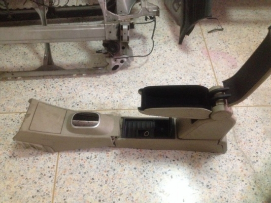 คอลโซลกลางท้าวเเขน NISSAN TIIDA เก่าญี่ปุ่นสภาพตามรูป คอลโซลกลางท้าวเเขน NISSAN TIIDA เก่าญี่ปุ่นสภาพตามรูป