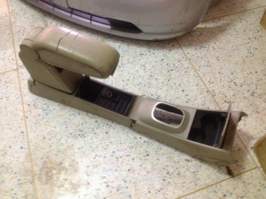 คอลโซลกลางท้าวเเขน NISSAN TIIDA เก่าญี่ปุ่นสภาพตามรูป คอลโซลกลางท้าวเเขน NISSAN TIIDA เก่าญี่ปุ่นสภาพตามรูป