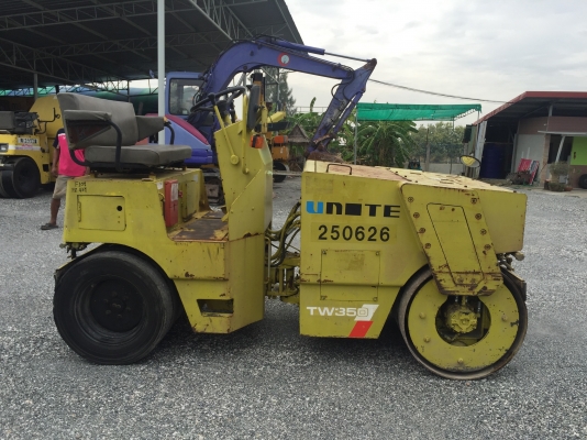 ขายรถบดSAKAIรุ่นTW350 นำเข้าญี่ปุ่นไม่เคยใช้งานในไทย หน้าเหล็กหลังยาง ขับ2เพลาเอวอ่อน เครื่องอีซูซุ สภาพดีพร้อมใช้งาน มีให้เลือกหลายคันหลายขนาด