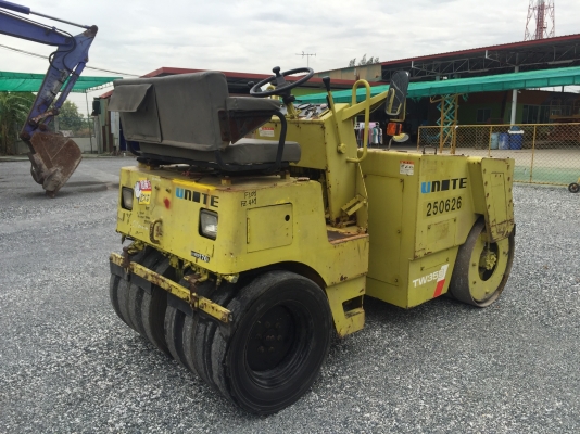 ขายรถบดSAKAIรุ่นTW350 นำเข้าญี่ปุ่นไม่เคยใช้งานในไทย หน้าเหล็กหลังยาง ขับ2เพลาเอวอ่อน เครื่องอีซูซุ สภาพดีพร้อมใช้งาน มีให้เลือกหลายคันหลายขนาด