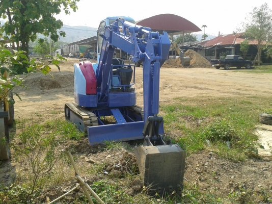 ขายรถขุดเล็กยี่ห้อ KOMATSU PC 12 UU-2 เครื่องยนต์ KOMATSU 3 สูบ  ราคา 210,000 บาท