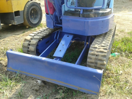 ขายรถขุดเล็กยี่ห้อ KOMATSU PC 12 UU-2 เครื่องยนต์ KOMATSU 3 สูบ  ราคา 210,000 บาท