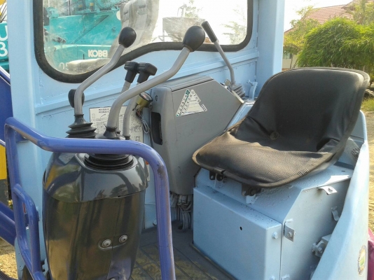 ขายรถขุดเล็กยี่ห้อ KOMATSU PC 12 UU-2 เครื่องยนต์ KOMATSU 3 สูบ  ราคา 210,000 บาท