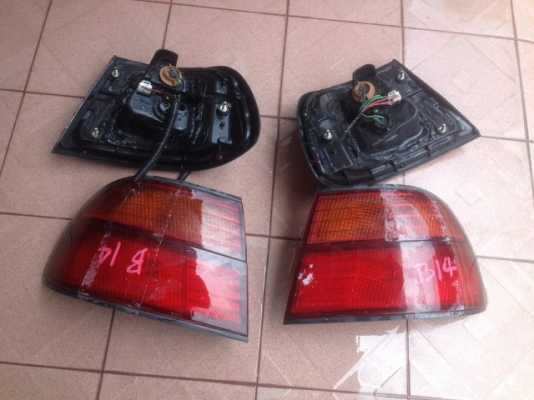 ไฟท้าย NISSAN SUNNY B14 เก่าญี่ปุ่นสภาพสวย คู่ละ ไฟท้าย NISSAN SUNNY B14 เก่าญี่ปุ่นสภาพสวย คู่ละ