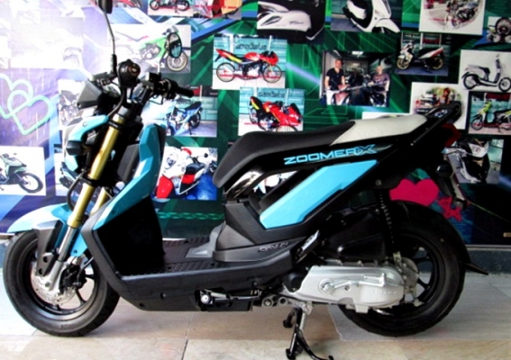 zoomer x  สีนํ้าเงินดำ ตัวใหม่ไมล์แดง เครื่องยนต์ 110 ซีซี.ระบบหัวฉีด PGM FI ประหยัดน้ำมัน แถม 3 รายการ 37900