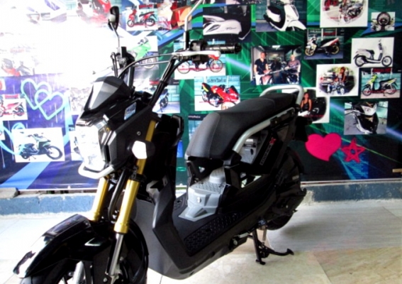 zoomer x สีดำ ตัวท๊อป ระบบคอมบายเบลก idling stop โฉมใหม่ล่าสุด full option ไมล์ดิจิตอล แถม 3รายการ 44900