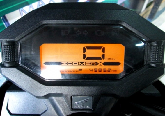 zoomer x สีดำ ตัวท๊อป ระบบคอมบายเบลก idling stop โฉมใหม่ล่าสุด full option ไมล์ดิจิตอล แถม 3รายการ 44900