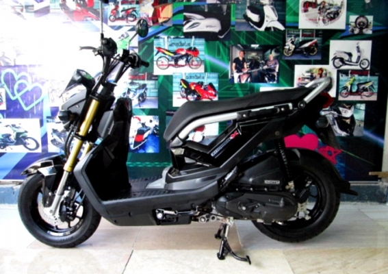 zoomer x สีดำ ตัวท๊อป ระบบคอมบายเบลก idling stop โฉมใหม่ล่าสุด full option ไมล์ดิจิตอล แถม 3รายการ 44900