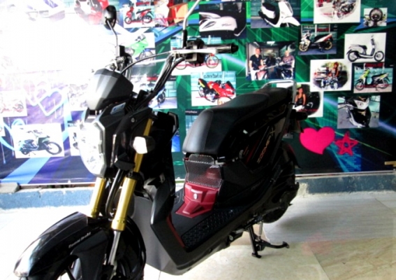 zoomer x  สีดำแดง ตัวท๊อป คอมบายเบลก เครื่องยนต์ 110 ซีซี.ระบบหัวฉีด PGM FI ประหยัดน้ำมัน แถม 3รายการ 34900