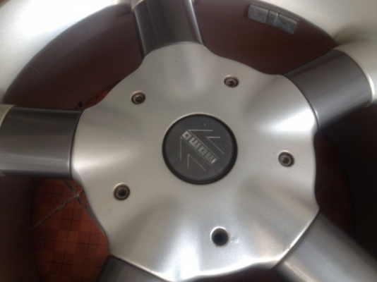 MOMO ITALY เเท้ๆ ขอบ17กว้าง7นิ้วครึ่งอ๊อฟ35 5รู120 เก่าญี่ปุ่นสีเดิมๆ MOMO ITALY เเท้ๆ ขอบ17กว้าง7นิ้วครึ่งอ๊อฟ35 5รู120 เก่าญี่ปุ่นสีเดิมๆ