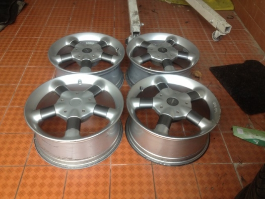 MOMO ITALY เเท้ๆ ขอบ17กว้าง7นิ้วครึ่งอ๊อฟ35 5รู120 เก่าญี่ปุ่นสีเดิมๆ MOMO ITALY เเท้ๆ ขอบ17กว้าง7นิ้วครึ่งอ๊อฟ35 5รู120 เก่าญี่ปุ่นสีเดิมๆ