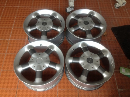 MOMO ITALY เเท้ๆ ขอบ17กว้าง7นิ้วครึ่งอ๊อฟ35 5รู120 เก่าญี่ปุ่นสีเดิมๆ MOMO ITALY เเท้ๆ ขอบ17กว้าง7นิ้วครึ่งอ๊อฟ35 5รู120 เก่าญี่ปุ่นสีเดิมๆ