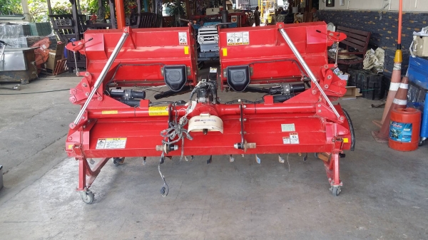 โรตารี่รถไถนั่งขับ  WRS3800BE  เก่าญี่ปุ่น เป็นระบบมอเตอร์ มีรีโมทย์บังคับการทำงาน สามารถพับโรตารี่เก็บได้