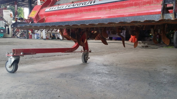 โรตารี่รถไถนั่งขับ  WRS3800BE  เก่าญี่ปุ่น เป็นระบบมอเตอร์ มีรีโมทย์บังคับการทำงาน สามารถพับโรตารี่เก็บได้