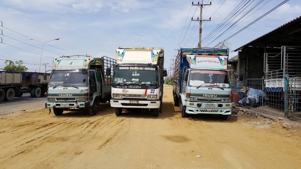 ขาย6ล้อ 3 คัน รถประกอบ เครื่อง 195 , 185 กระบะยาว 6.30 , 7.70 , 7.30 คัสซีสวยทุกคันสภาพใช้งานครับ