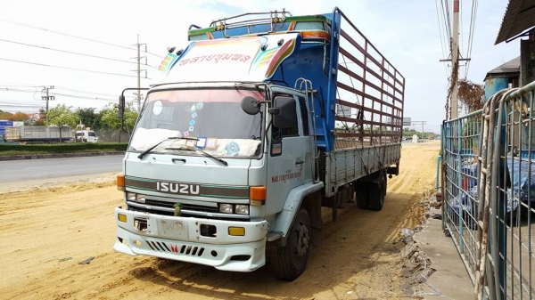 ขาย6ล้อ 3 คัน รถประกอบ เครื่อง 195 , 185 กระบะยาว 6.30 , 7.70 , 7.30 คัสซีสวยทุกคันสภาพใช้งานครับ