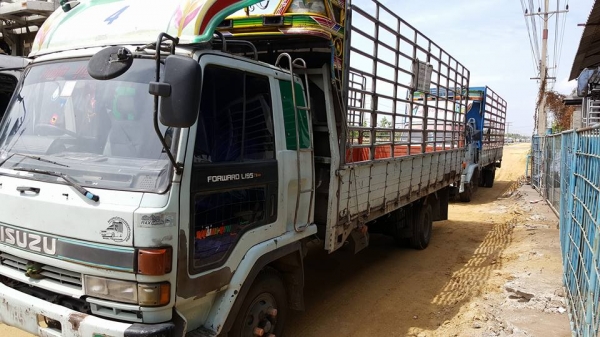 ขาย6ล้อ 3 คัน รถประกอบ เครื่อง 195 , 185 กระบะยาว 6.30 , 7.70 , 7.30 คัสซีสวยทุกคันสภาพใช้งานครับ