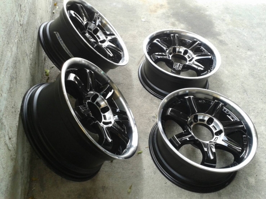 ขอบ17นิ้ว6รู สวยๆ 4 ล้อ ราคา 8500 บาท