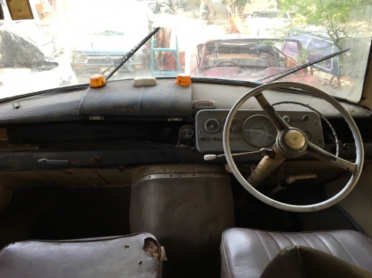 รถ benz ตู้สภาพเดิม ทะเบียนแจ้งจอด เครื่องติดได้ ช่วงล่างต้องเช็ครถจอดนาน เปิดราคาที่ 600,000฿ สนใจสอบถาม 099 814 1980