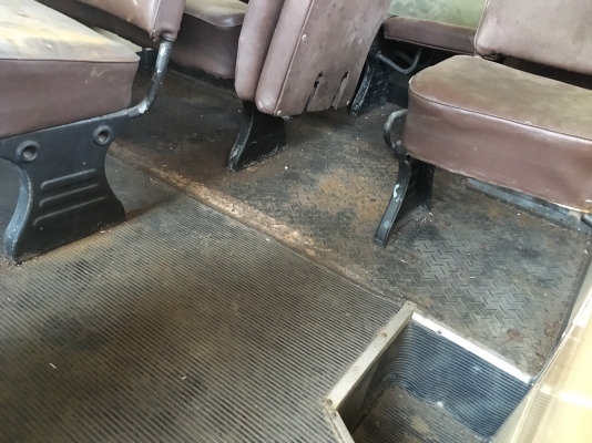 รถ benz ตู้สภาพเดิม ทะเบียนแจ้งจอด เครื่องติดได้ ช่วงล่างต้องเช็ครถจอดนาน เปิดราคาที่ 600,000฿ สนใจสอบถาม 099 814 1980